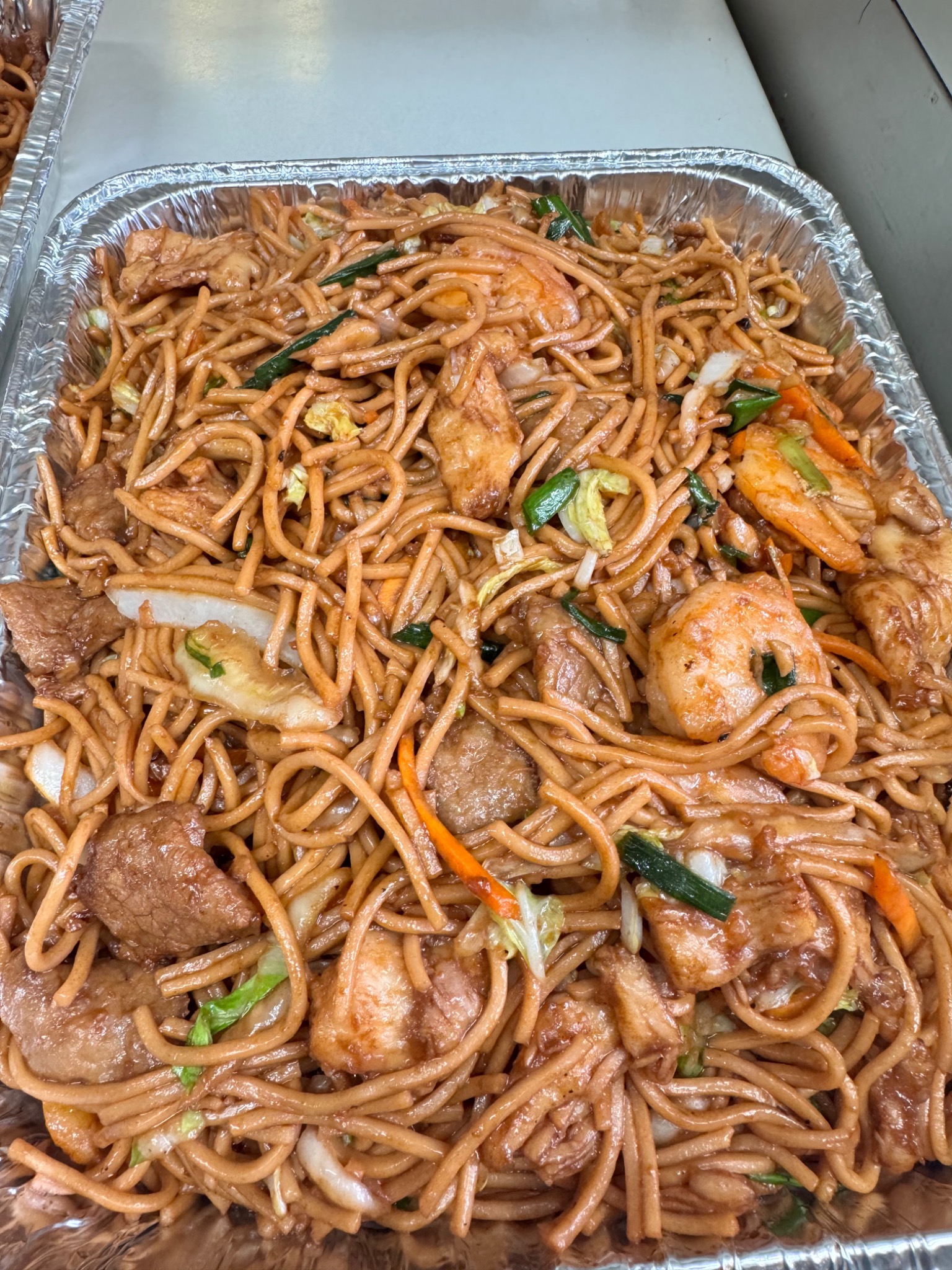 Lo mein catering tray