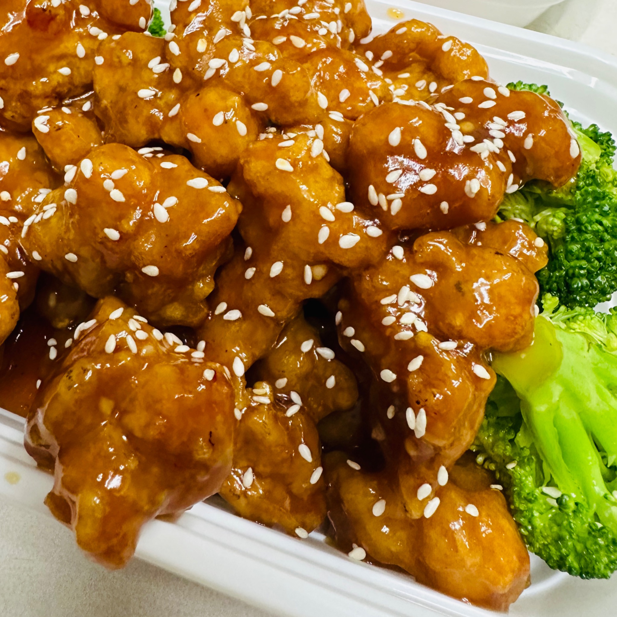 Sesame chicken with broccoli